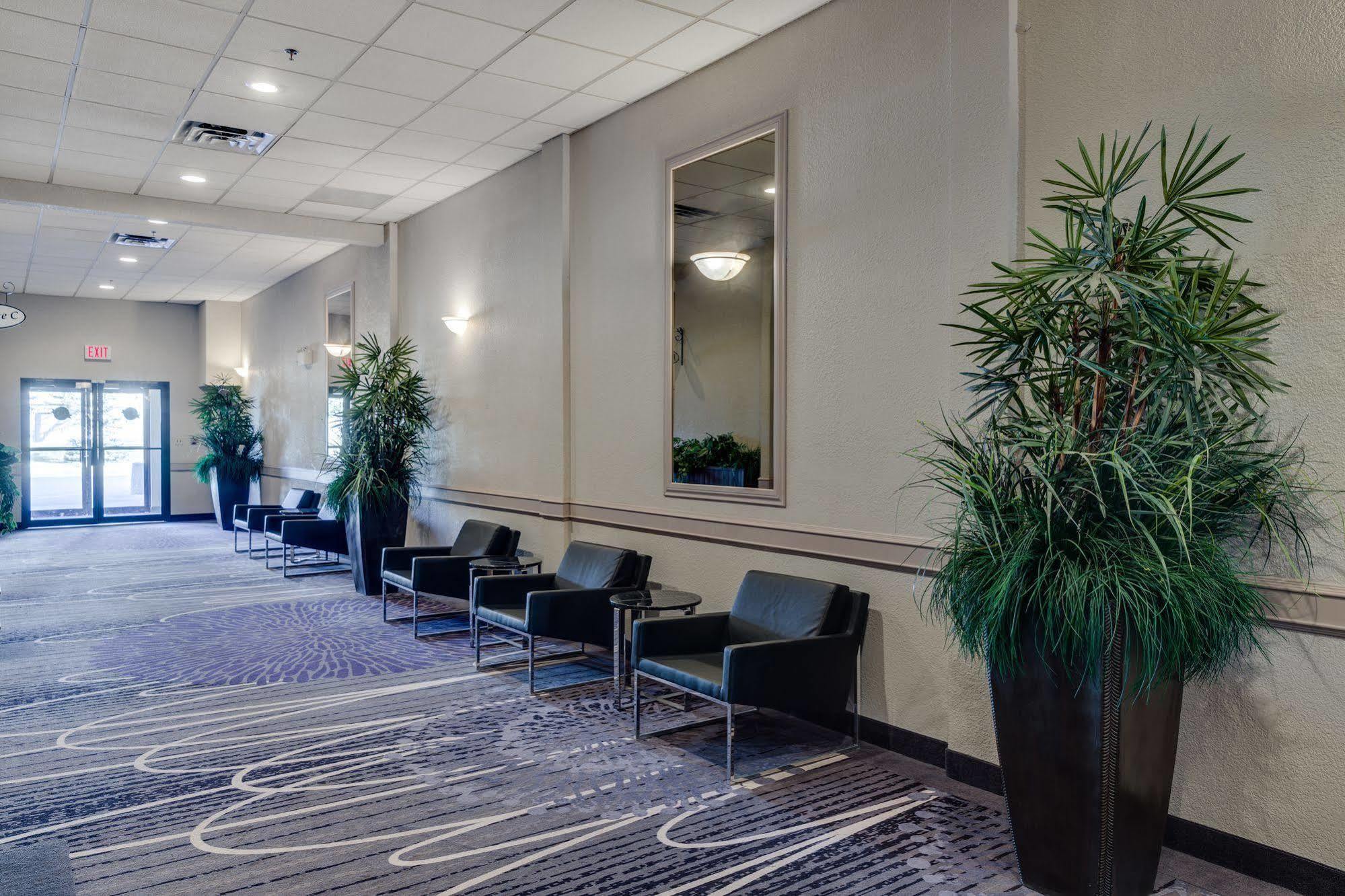 Heritage Inn Hotel & Convention Centre - High River Экстерьер фото