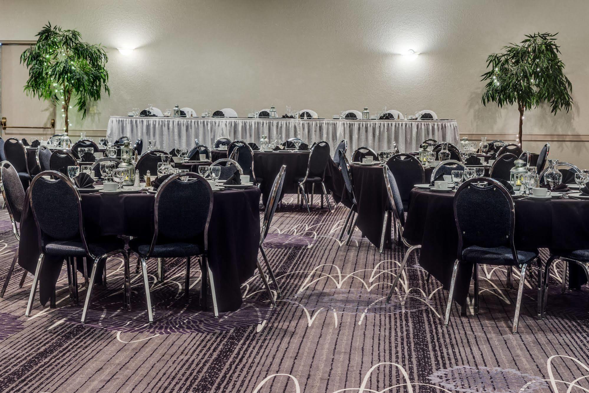 Heritage Inn Hotel & Convention Centre - High River Экстерьер фото